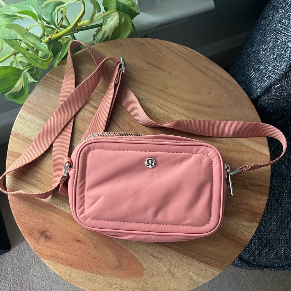 lululemon Crossbody Camera Bag 2L